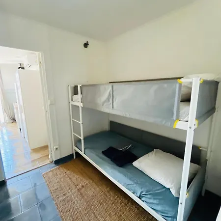 6 Personnes Vue 30 M De La * Hyères
