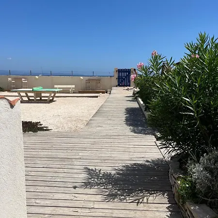 6 Personnes Vue 30 M De La * Hyères