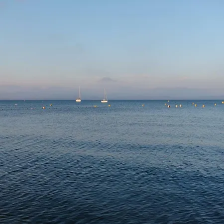 6 Personnes Vue 30 M De La イエール