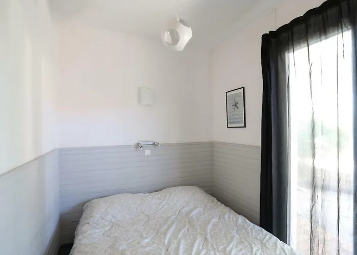 6 Personnes Vue 30 M De La Hyères