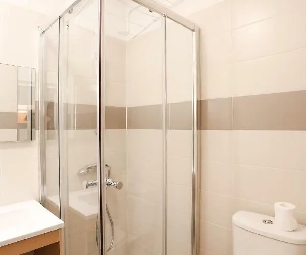 6 Personnes Vue 30 M De La